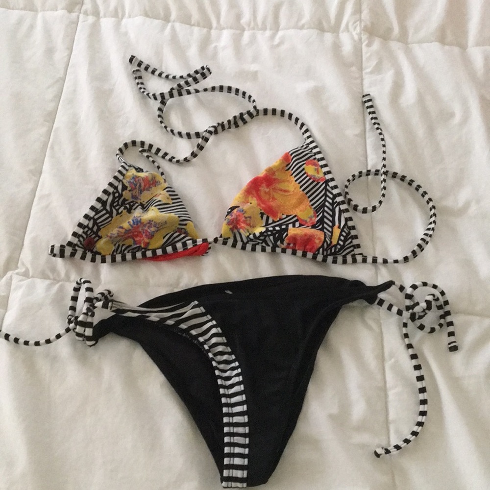 VOLCOM bikini SWIMSUIT SET BLACK WHITE FLORAL top